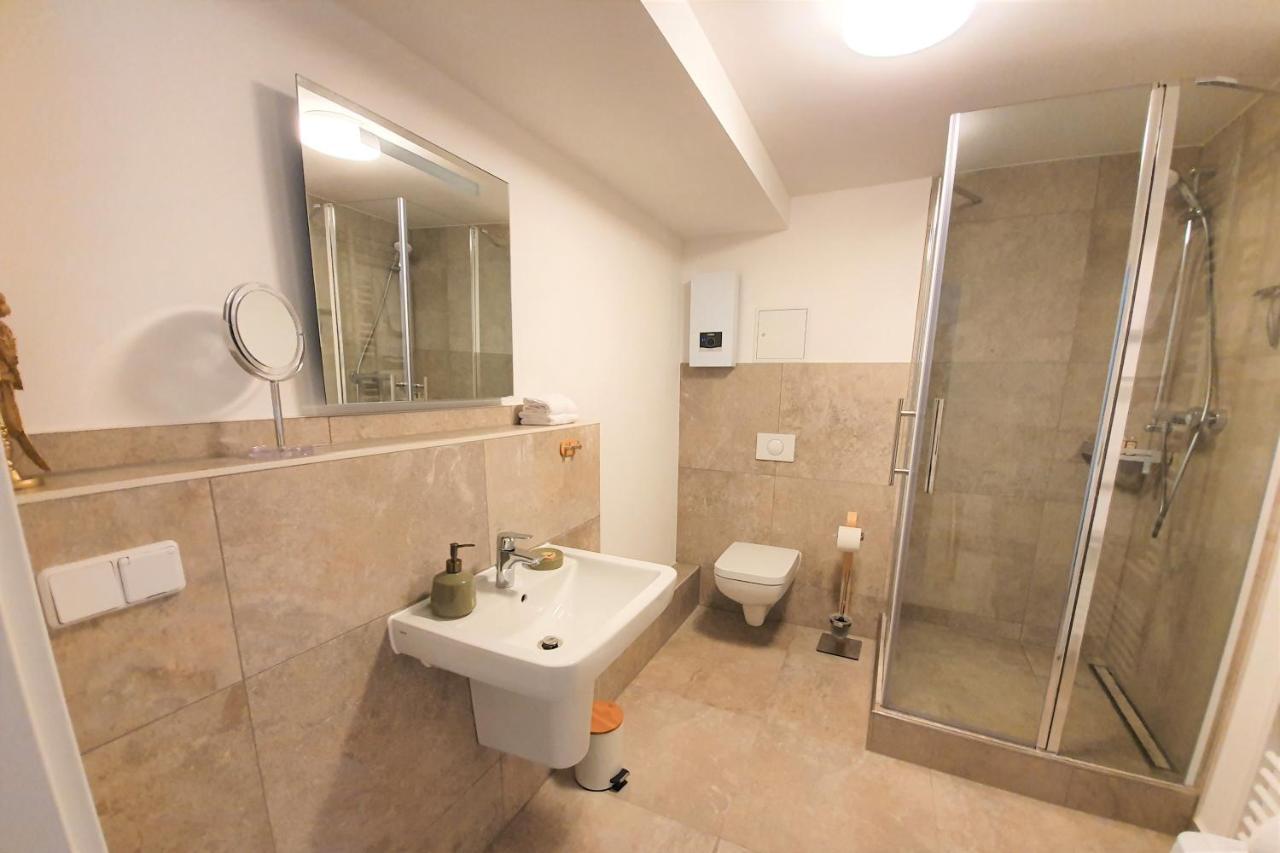 Pb Ferienwohnungen - Fewo 1 - Stilvoll Eingerichtetes Apartment Im Herzen Senftenbergs Dış mekan fotoğraf