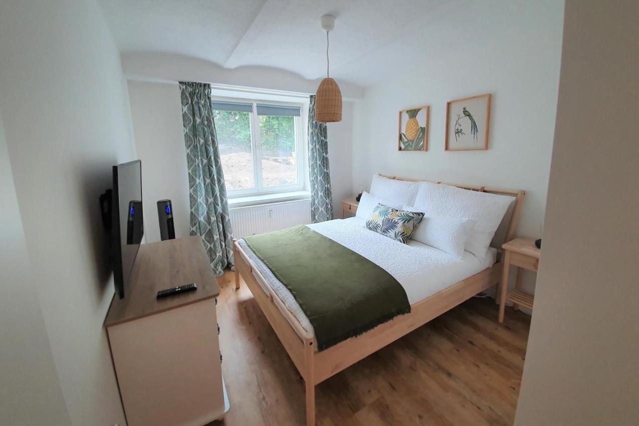 Pb Ferienwohnungen - Fewo 1 - Stilvoll Eingerichtetes Apartment Im Herzen Senftenbergs Dış mekan fotoğraf