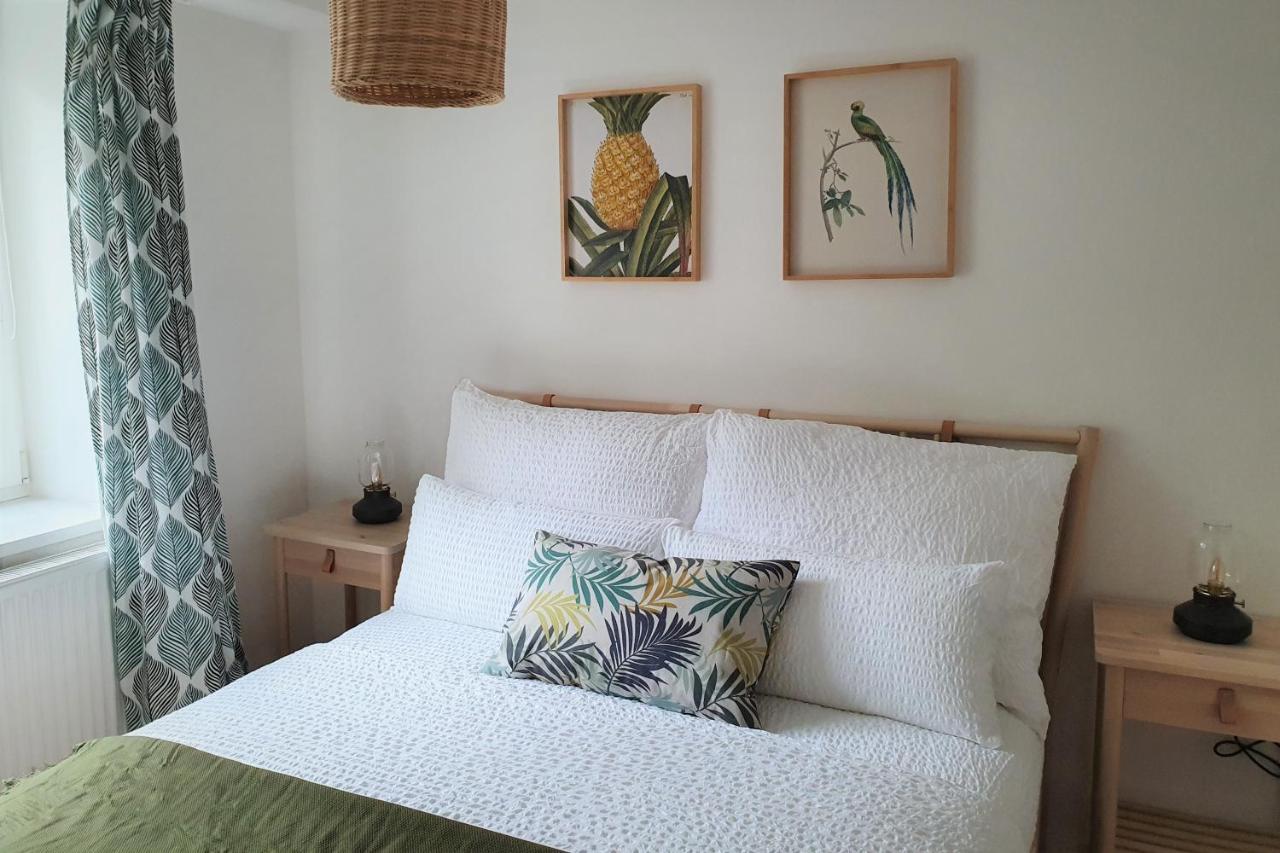 Pb Ferienwohnungen - Fewo 1 - Stilvoll Eingerichtetes Apartment Im Herzen Senftenbergs Dış mekan fotoğraf